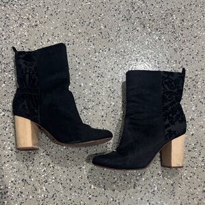 Elegant suede  Black Ankle Boots